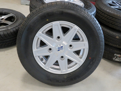 Aluminium wielen 8-spaaks zilver