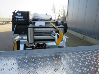 Elektrische lier 5000kg met liersteun en accu