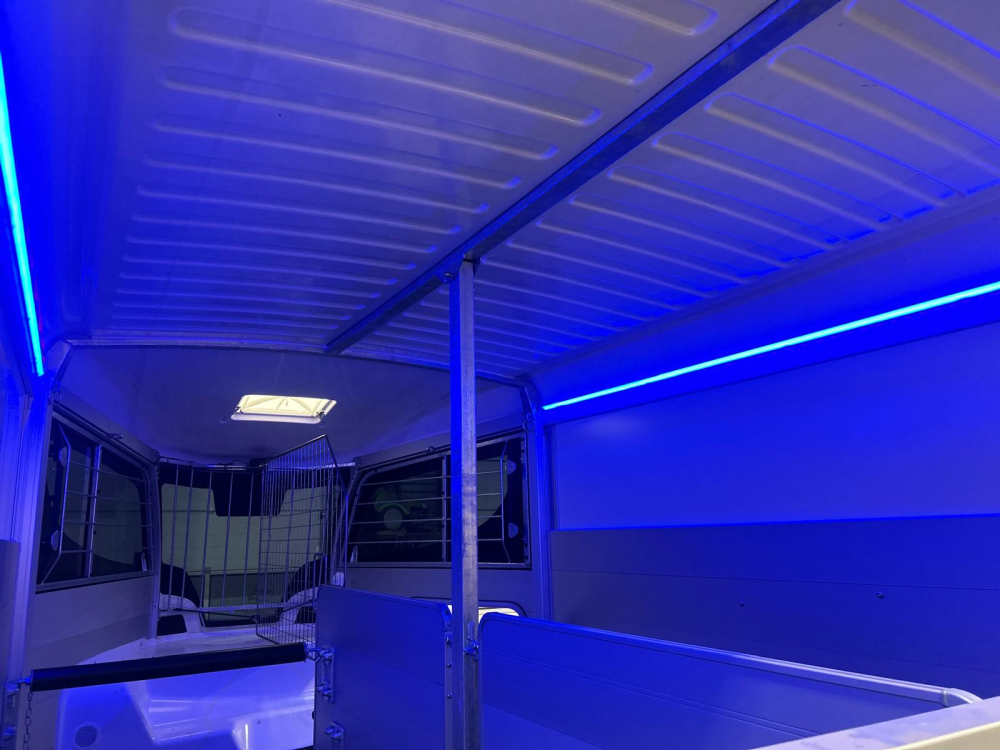Ifor - Williams Binnenverlichting LED Blauw strip per zijde / kant (gemonteerd aan de zijkant)
