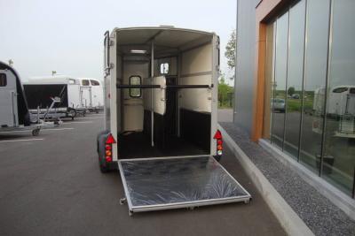 Ifor-Williams HB 511 tandemas met vooruitloop