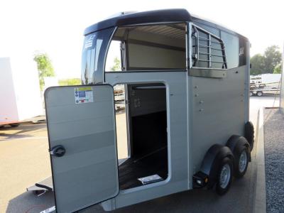 Ifor-Williams HBX 403 1,5-paards trailer met vooruitloop