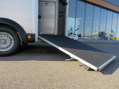 Ifor-Williams HBX 511 2-paards trailer  met vooruitloop