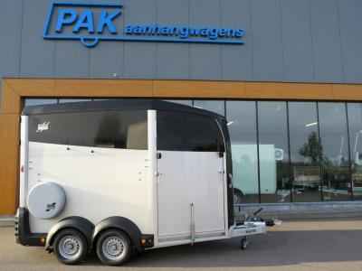 Ifor-Williams HBX 511 2-paards trailer  met vooruitloop