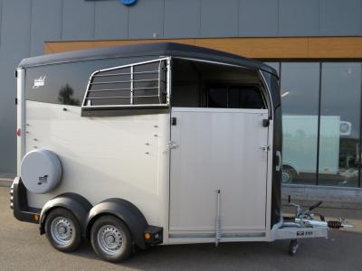 Ifor-Williams HBX 511 2-paards trailer  met vooruitloop