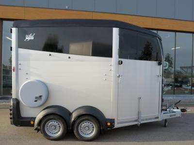 Ifor-Williams HBX 511 2-paards trailer  met vooruitloop