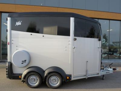 Ifor-Williams HBX 506 2-paards trailer met vooruitloop