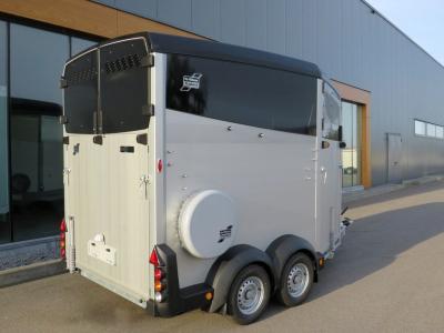 Ifor-Williams HBX 511 2-paards trailer  met vooruitloop