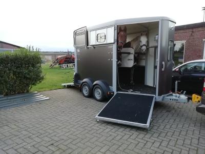 Ifor-Williams HB 511 tandemas met vooruitloop