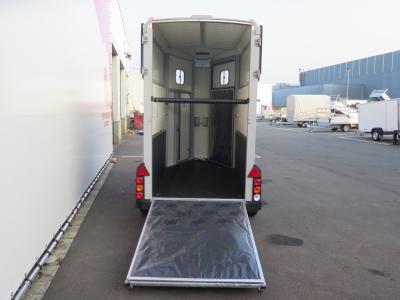 Ifor-Williams HB 403 tandemas met vooruitloop