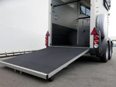 Ifor-Williams HBX 403 1,5-paards trailer met vooruitloop