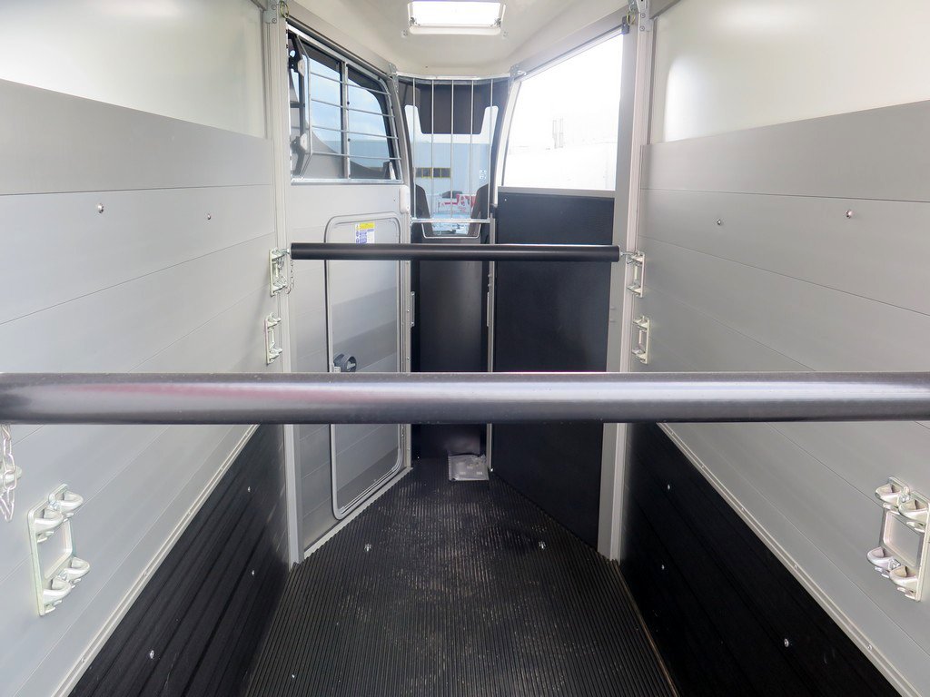 Ifor-Williams HBX 403 1,5-paards trailer met vooruitloop