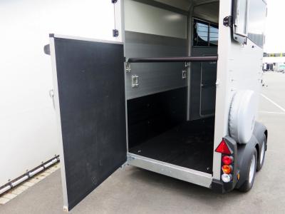 Ifor-Williams HBX 403 1,5-paards trailer met vooruitloop