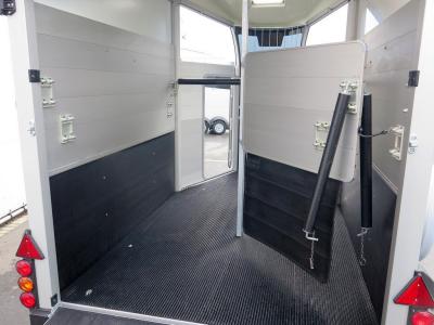 Ifor-Williams HBX 506 2-paards trailer met vooruitloop