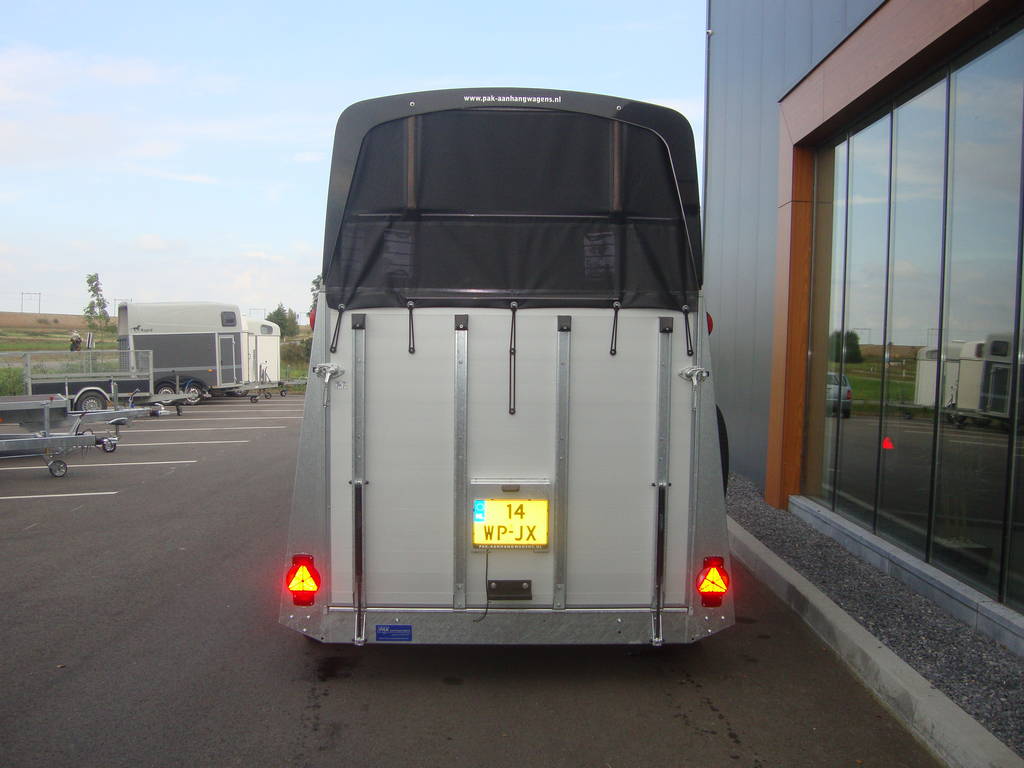Humbaur Xhanthos 2-paards trailer geremd, foto 4 van 6