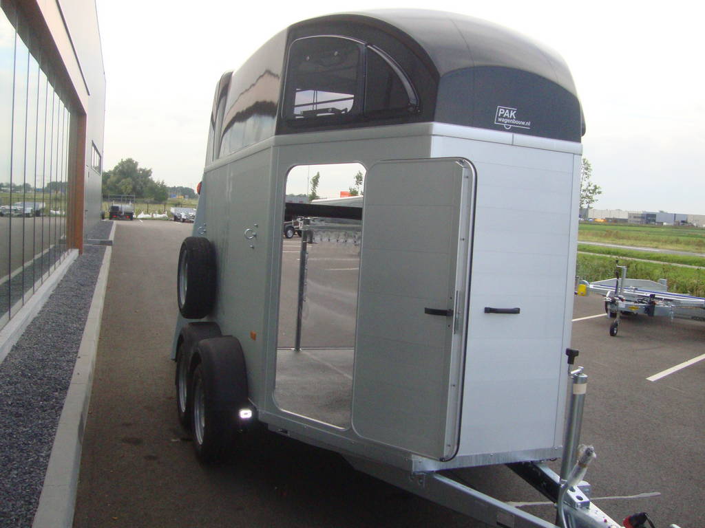 Humbaur Xhanthos 2-paards trailer geremd, foto 3 van 6