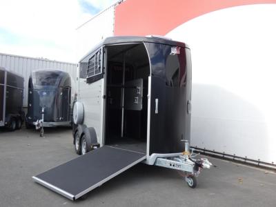 Ifor-Williams HBX 511 2-paards trailer  met vooruitloop