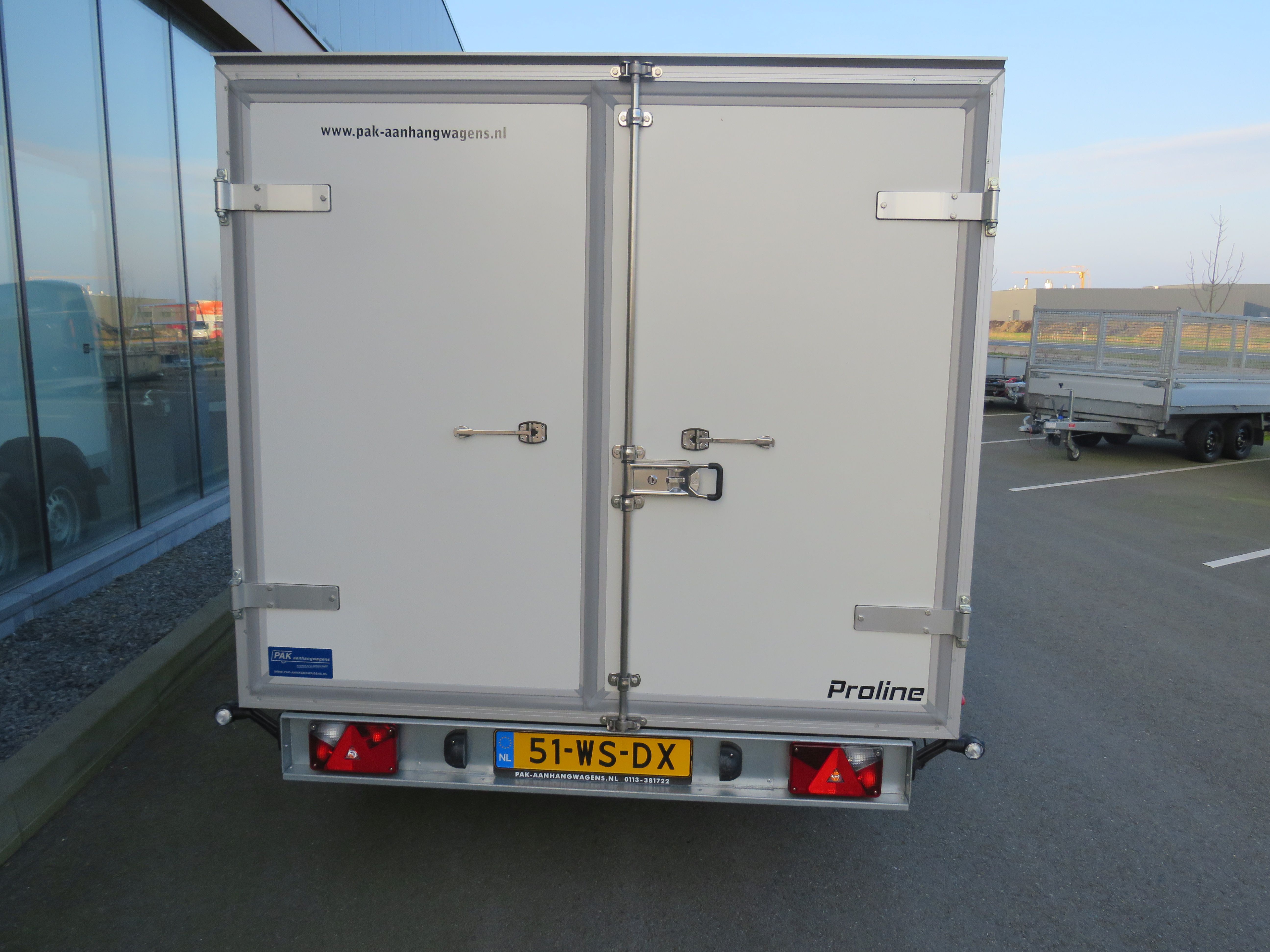Proline sandwich Gesloten aanhangwagen tandemas 366x204x190cm 3000kg geremd, foto 3 van 6