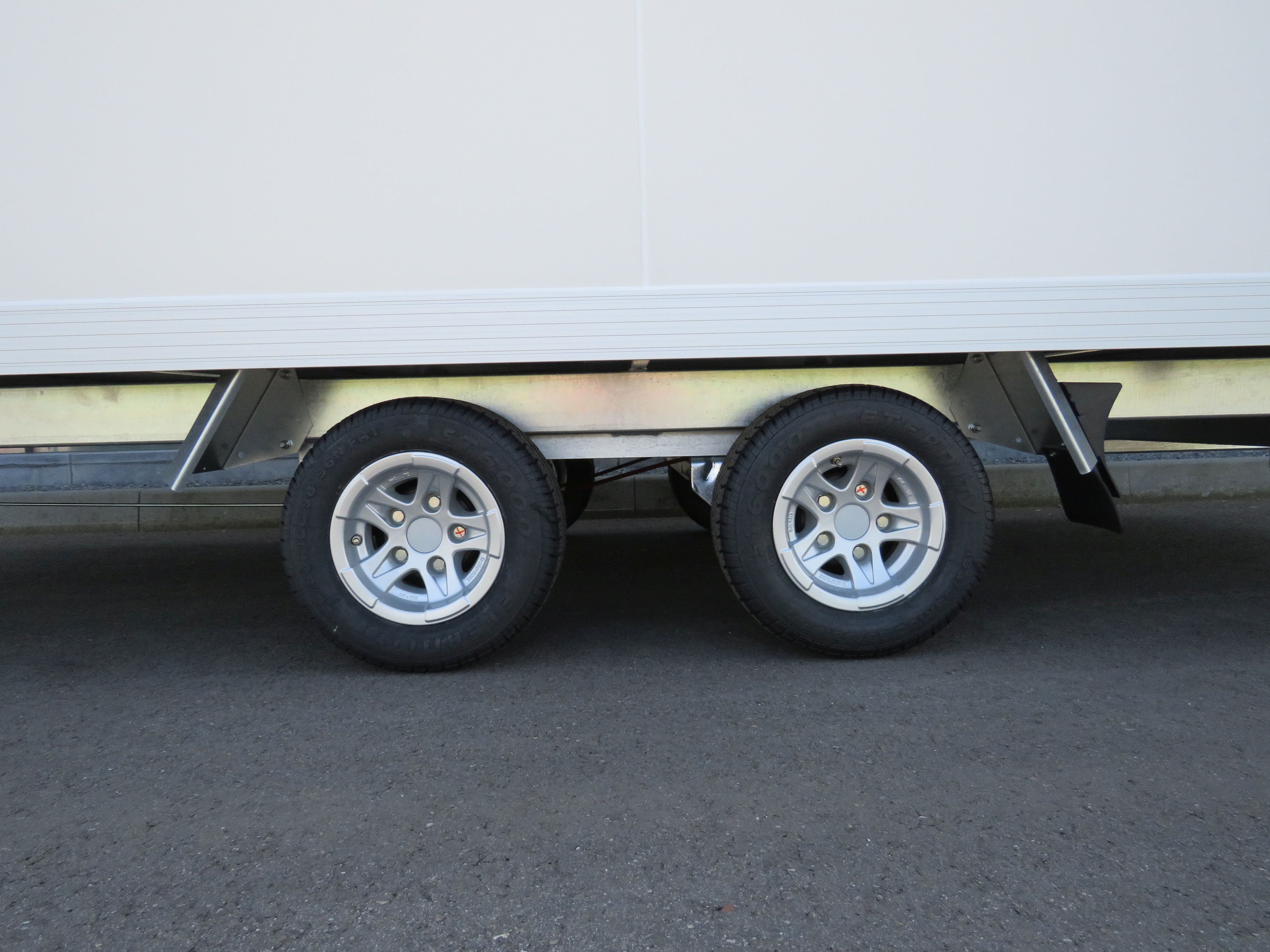 Proline sandwich Gesloten aanhangwagen tandemas 486x204x190cm 2600kg geremd, foto 6 van 6