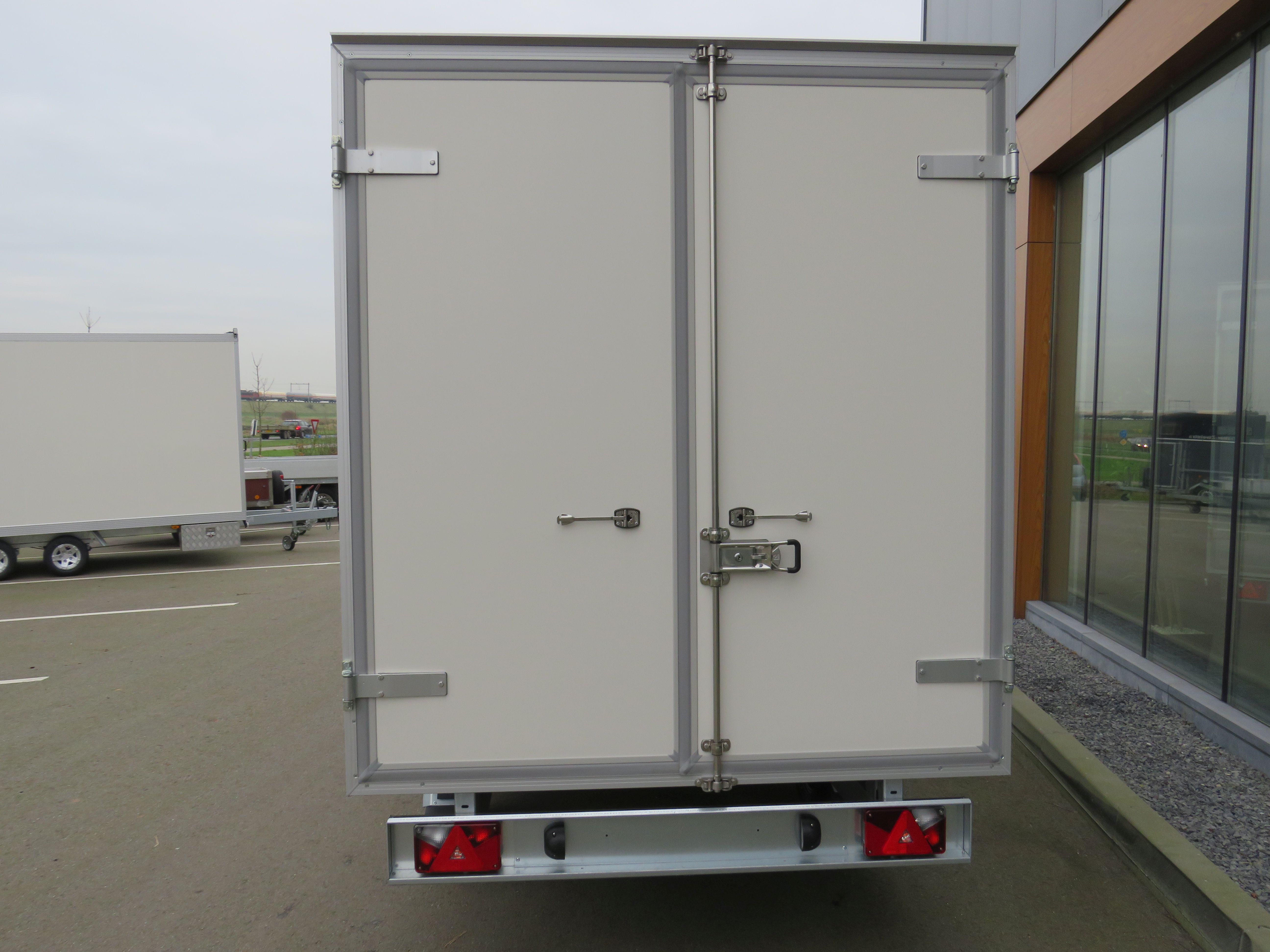 Proline sandwich Gesloten aanhangwagen tandemas 546x204x190cm 2600kg geremd, foto 6 van 6